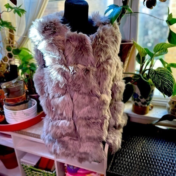 Missguided Jackets & Blazers - Misguided Faux Fur Vest! NWT Sz 6